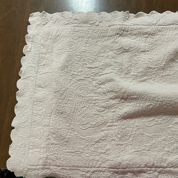 Linens N Things light pink  matelasse pillow sham - Picture 2 of 3